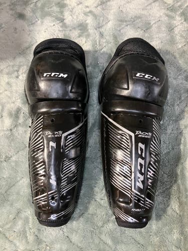 Youth CCM Tacks 9550 Shin Pads 8" (Used)