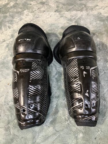 Youth CCM Tacks 9550 Shin Pads 8" (Used)