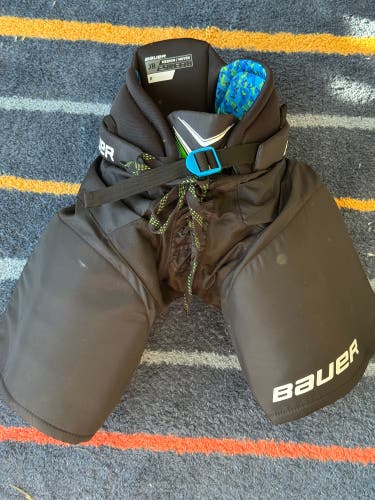 Junior Medium Bauer Hockey Pants (New)