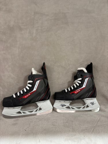 Junior CCM JetSpeed 250 Hockey Skates Regular Width Size 1 (Used)