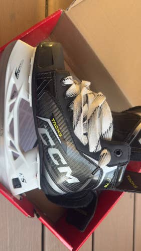 CCM Tacks XF 70 Intermediate Hockey Skates Size 4 Wide — Worn Once