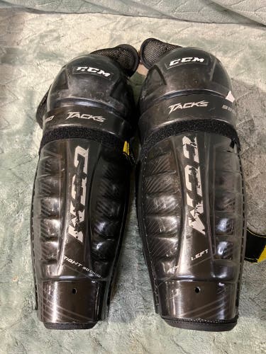Intermediate CCM Tacks 9550 Shin Pads 12" (Used)