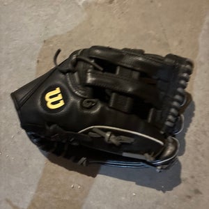 Wilson A2000 RH Outfield Baseball Glove 11.5" (Used)