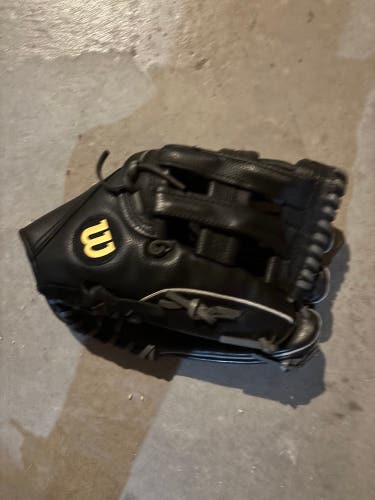 Wilson A2000 RH Outfield Baseball Glove 11.5" (Used)