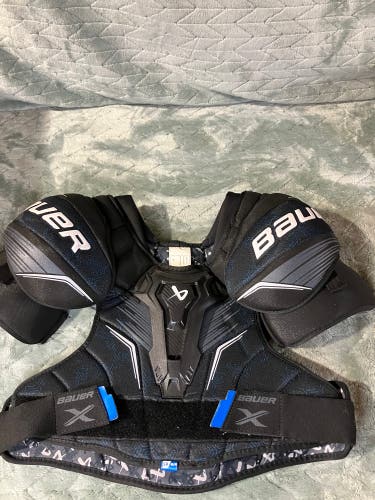Medium Senior Bauer X Shoulder Pads (Used)