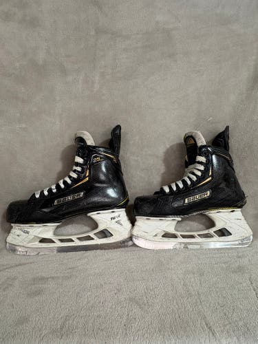 Intermediate Bauer Supreme 2S Hockey Skates Regular Width Size 4 (Used)
