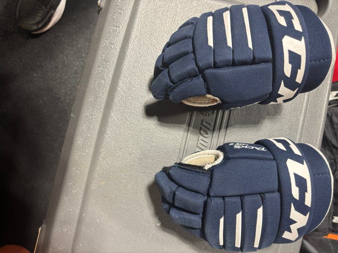 CCM Tacks 4 Roll Pro 2 Gloves 10" (Used)