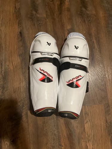 Intermediate Bauer Vapor Flypro 13" Shin Pads (New)