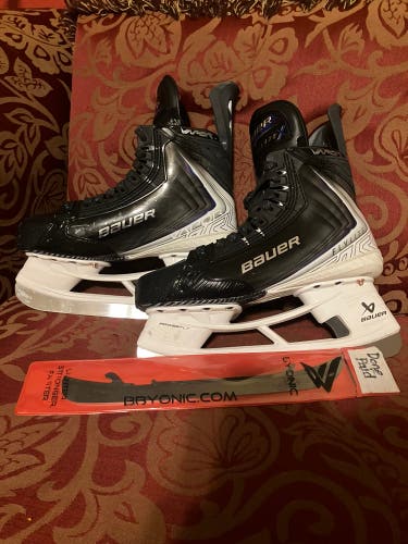 2025 Bauer Vapor Flylite Hockey Skates Regular Width 7.5 (Used)
