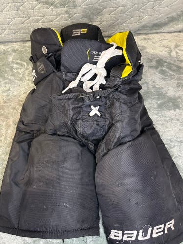 Black Junior Large Bauer Supreme 3S Hockey Pants (Used)