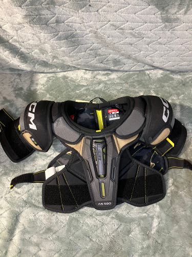 Small Junior CCM AS580 Shoulder Pads (Used)