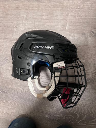 Medium Bauer Re-Akt 150 Helmet with cage (Used)