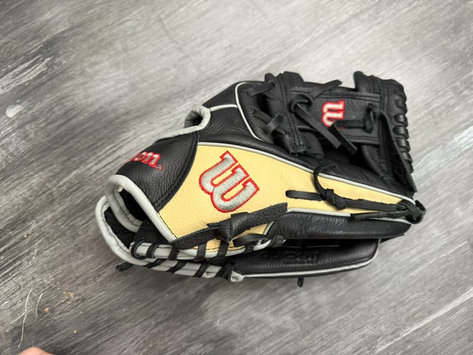 Wilson A500 RH Baseball Glove 11.5" (New)