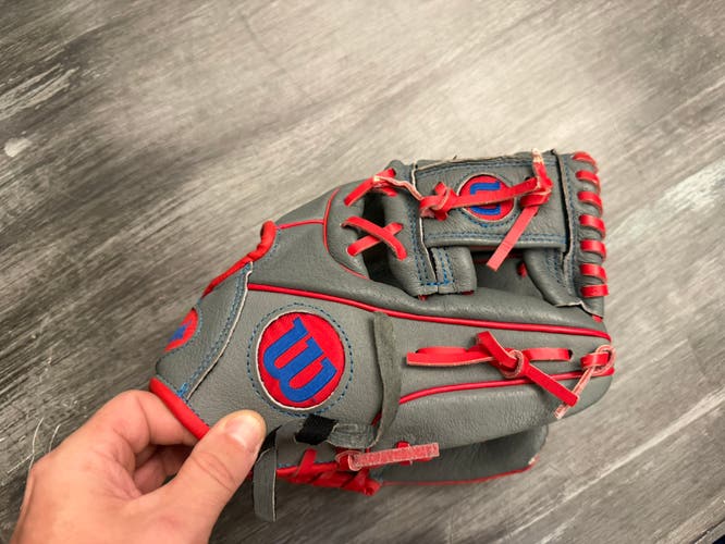 Wilson A450 RH Baseball Glove 10.75" (Used)