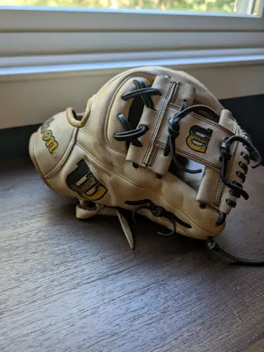 Wilson A2000 1786 11.5" RHT Infield Baseball Glove Blonde Black I-Web Pro-Stock