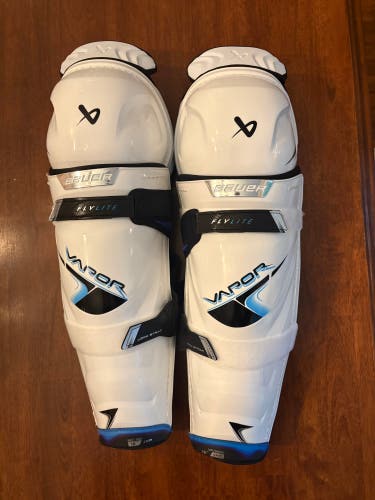 Senior Bauer Vapor Flylite 16" Shin Pads (New)