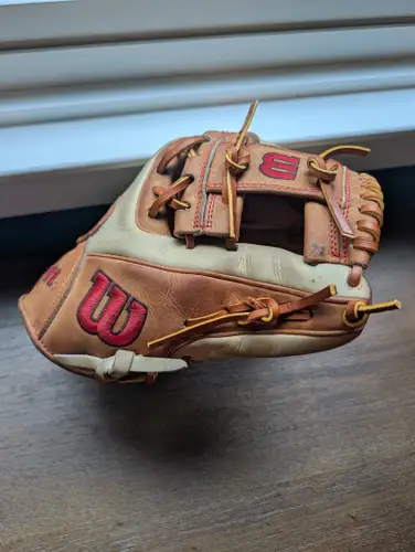 Wilson A2000 1786 11.5" Infield Baseball Glove RHT |Tan & Blonde | Fresh Relace