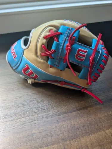 Wilson A2000 1786 11.5" Infield Baseball Glove Blonde / Sky Blue / Red RHT