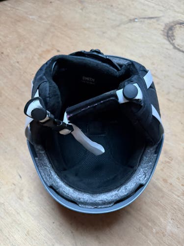Kid's Medium Smith Holt Helmet (Used)