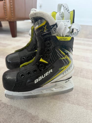 Black/Yellow 2025 Bauer Vapor Fly40 Hockey Skates Regular Width 12 (Used)