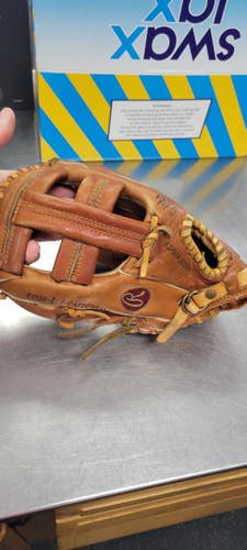 Used Rawlings 11.5 BB/SB Glove LH Throw None 11 1/2" 11497-C000162443