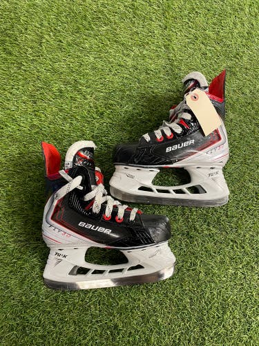 Bauer Vapor FLY30 (2025 Model) - Junior