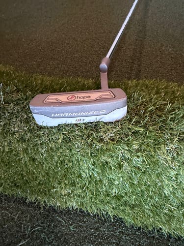 Wilson Harmonized m1 Hope Right Handed Putter (Used)
