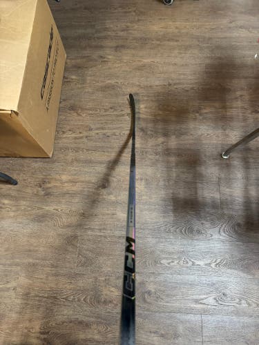 Senior CCM JetSpeed FT8 Right Handed Hockey Stick P28 75 Flex (New)