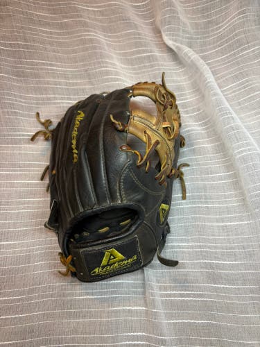 Akadema Professional AML1 2003 RH Infield Baseball Glove 12" (Used)