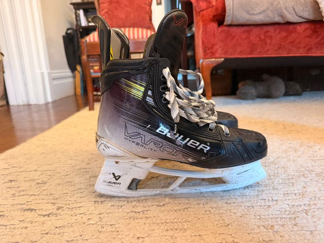 2023 Bauer Vapor Hyperlite 2 Hockey Skates 9 (Used)