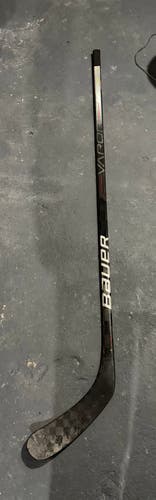 Intermediate Bauer Vapor Hyperlite Right Handed Hockey Stick P92 65 Flex (Used)