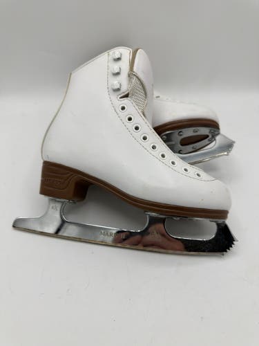 Junior 2.5 C Width Jackson Ultima Excel Figure Skates