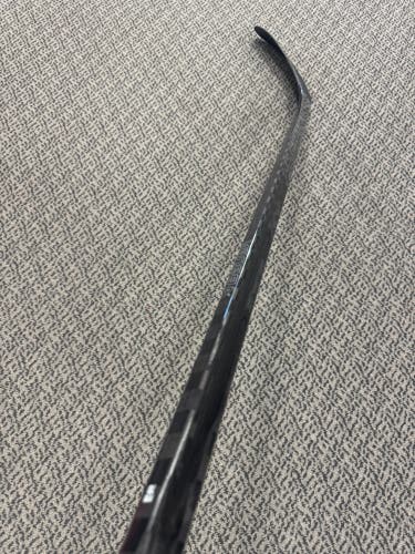 Senior Bauer Supreme Pro Right Handed Hockey Stick P28 70 Flex (New)