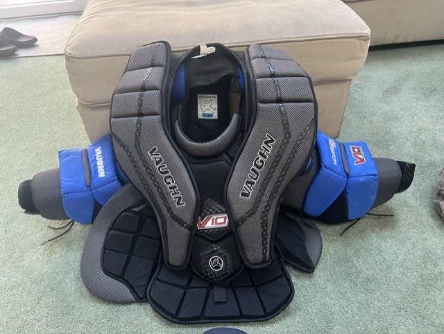 XL Vaughn Velocity V10 Intermediate Goalie Chest Protector (Used)