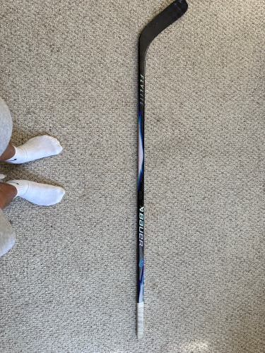 Intermediate Bauer Vapor Flylite Right Handed Hockey Stick P88 65 Flex (Used)