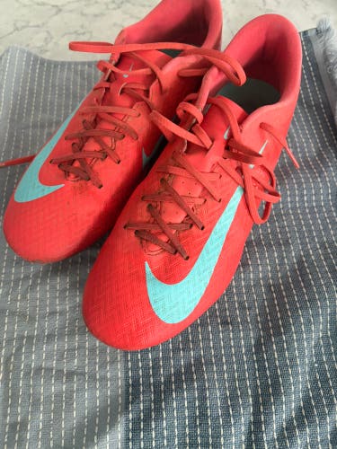 Nike Mercurial Vapor 16 Academy Molded Cleats (Used) 9.5 Women’s