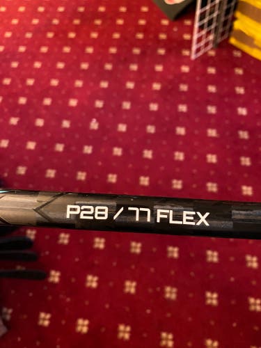 Senior Bauer Pulse Right Handed Hockey Stick P28 77 Flex (New)