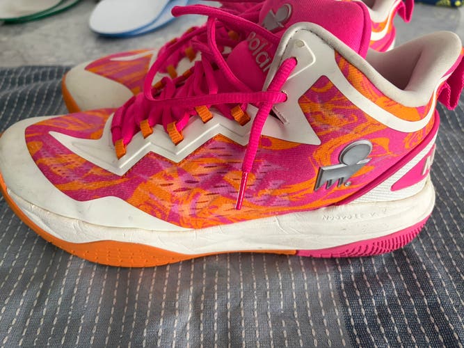 Moolah kicks Nevolt (W 9.5) basketball Shoes (Used)