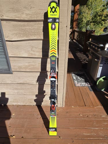 Women's or Mans or Unisex Volkl 157 cm Racing Racetiger SL Skis With Bindings Max Din 18 (Used)