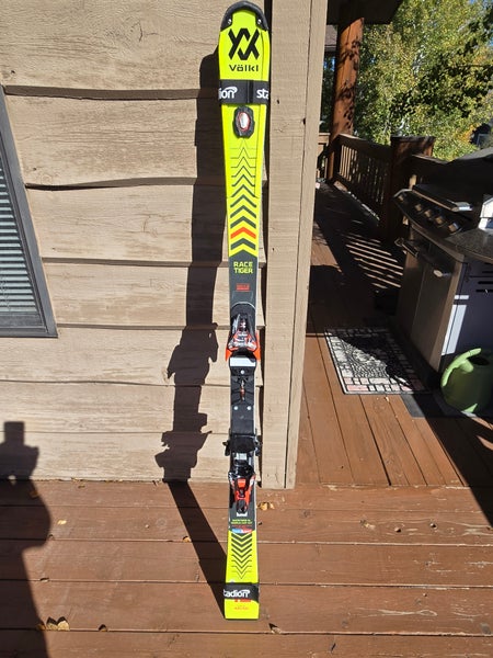 Women's or Mans or Unisex Volkl 157 cm Racing Racetiger SL Skis With Bindings Max Din 18 (Used)