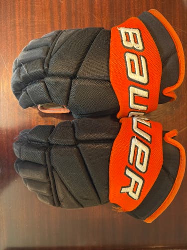 Danbury Hat Tricks Bauer Vapor Team Pro Gloves 15" Pro Stock (Used)
