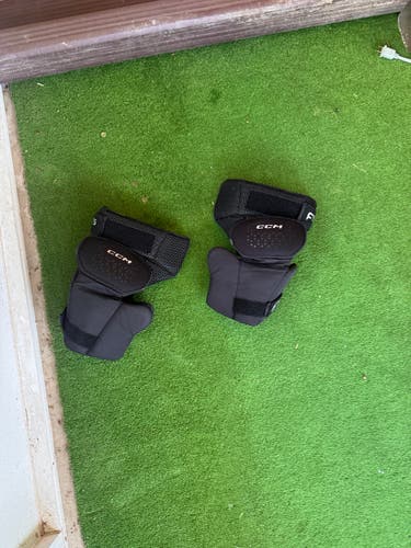 CCM f5 goalie knee pads