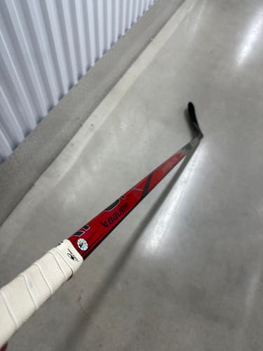 NHL Blackhawks Senior Bauer Vapor Hyperlite 2 Left Hand Hockey Stick P28 87 Flex Pro Stock (Used)