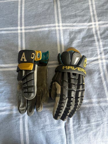 Black Maverik M6 Lacrosse Gloves (Like New)