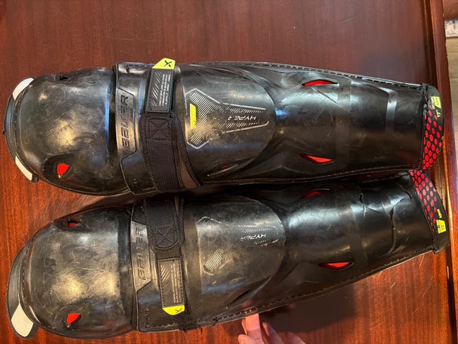 Senior Bauer Vapor Hyperlite 17" Shin Pads (Used)