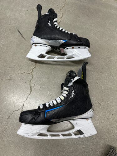 NHL Blackhawks 2023 Bauer Vapor Hyperlite 2 Hockey Skates Pro Stock 10 (Used)