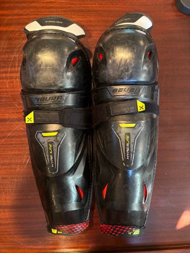 Senior Bauer Vapor Hyperlite 15" Shin Pads (Used)
