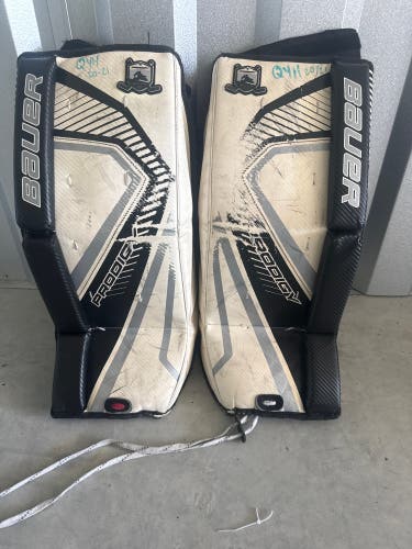 White Large Youth Bauer Prodigy 3.0 Goalie Leg Pads (Used)