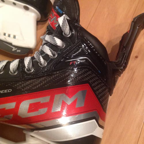CCM JetSpeed FT6 Pro Plus Hockey Skates Regular Width 7 (Used)