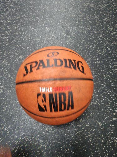 Used Spalding  Triple Threat NBA Basketball 29.5 11849-S000045249